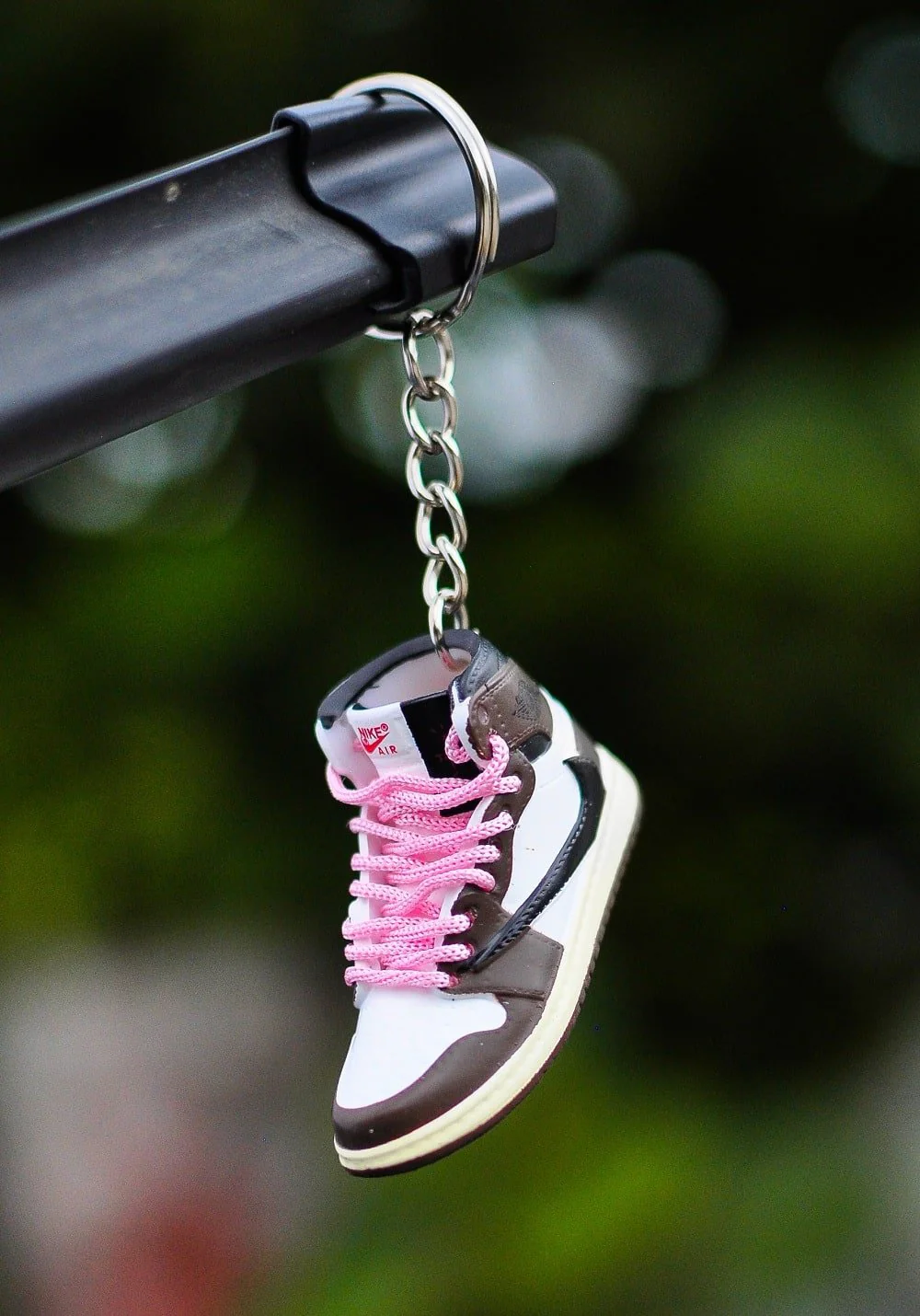 3D Sneaker Keychain Travis Mocha High - Image 2