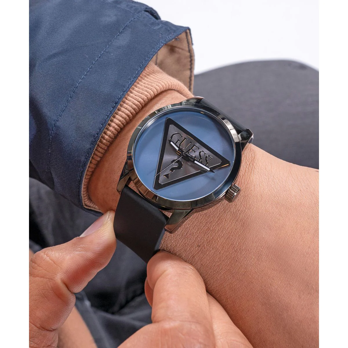 Badge Men Quartz Blue Dial Analog Leather Watch GW0781G5 - Image 7