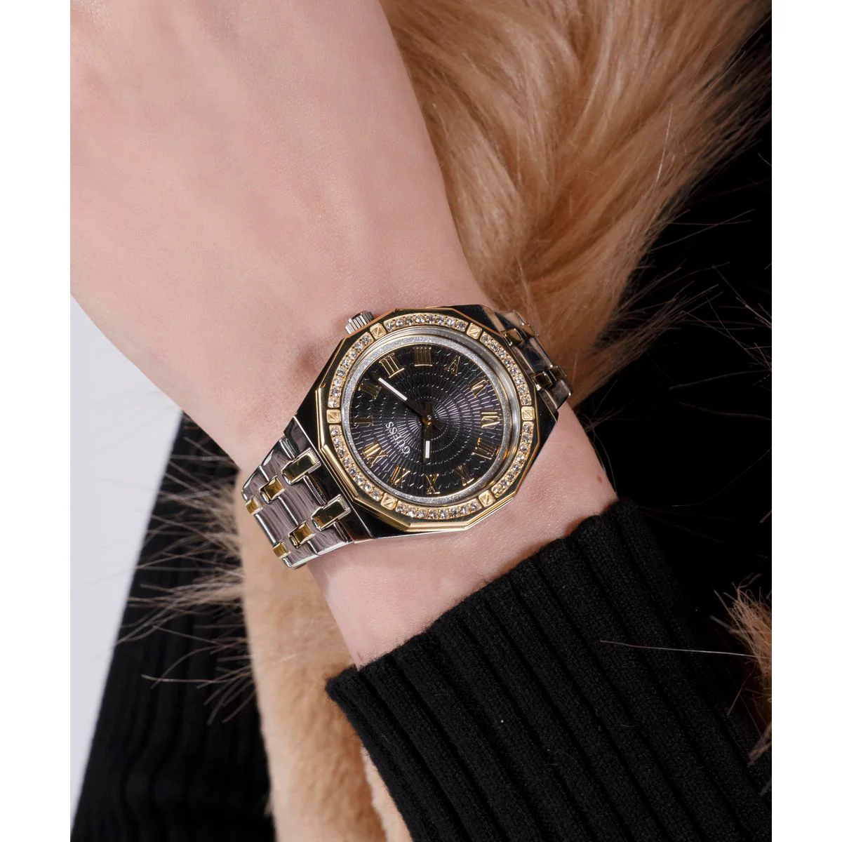 Desire Women Quartz Black Dial Analog Stainless Steel Watch GW0770L4 - Image 6