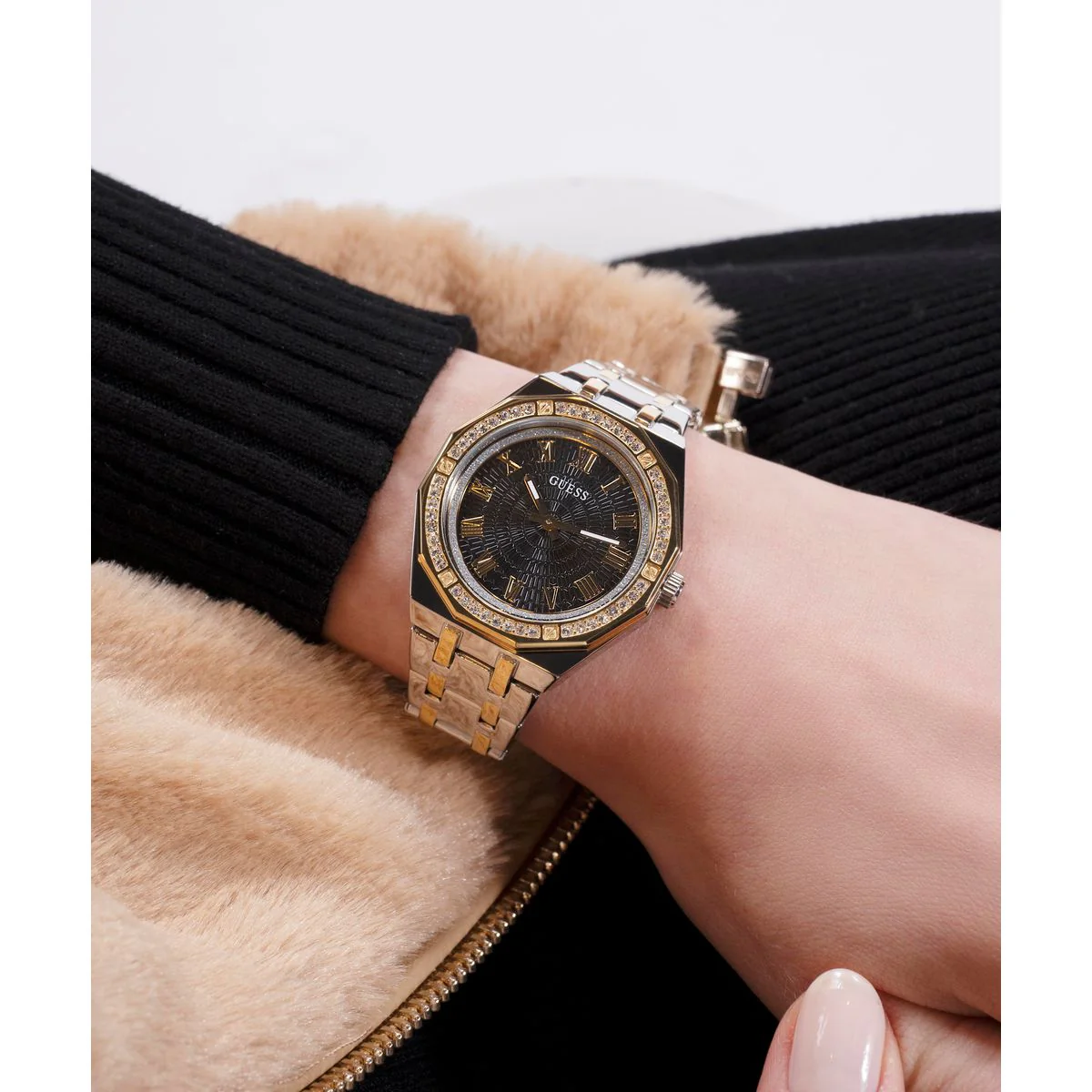 Desire Women Quartz Black Dial Analog Stainless Steel Watch GW0770L4 - Image 7