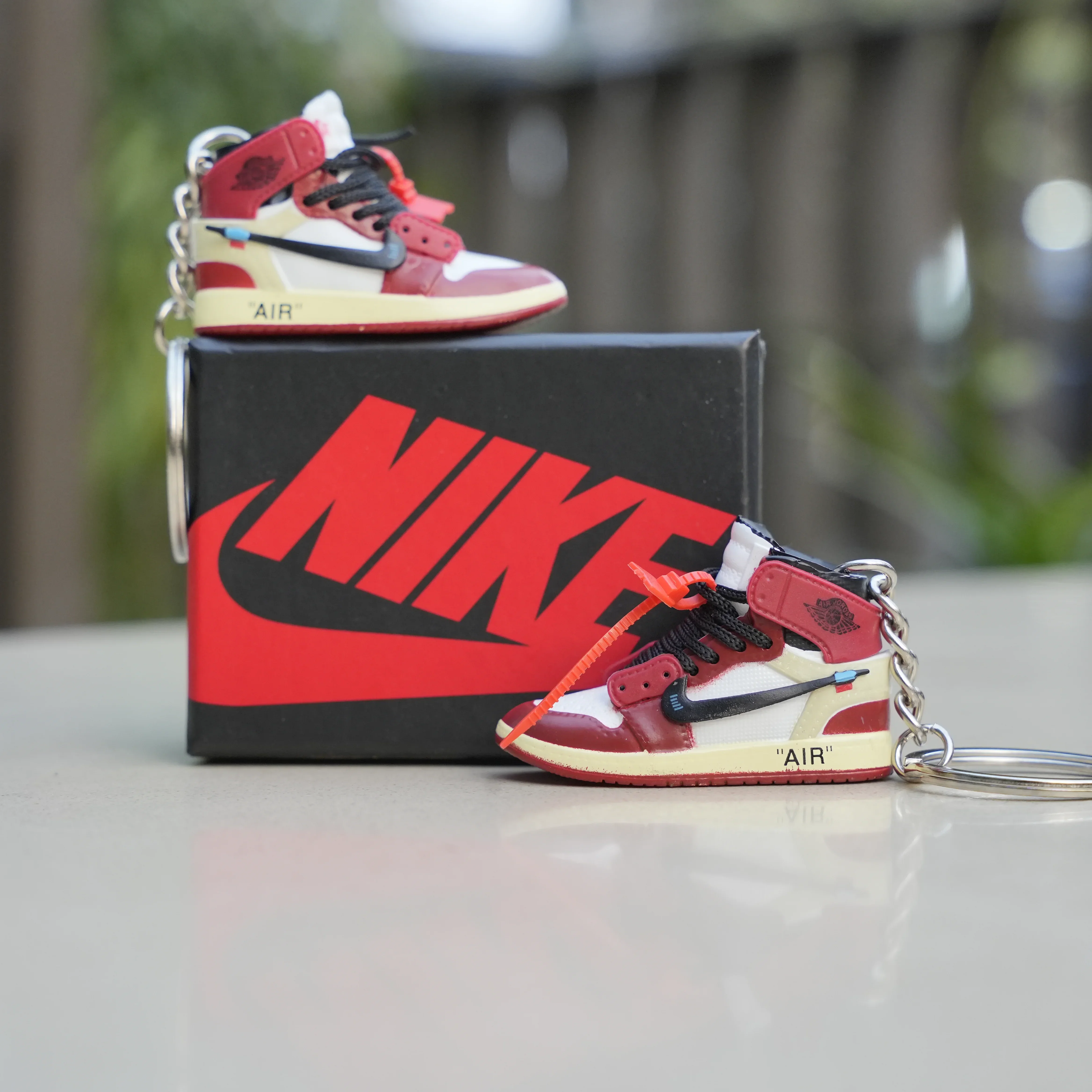 3D Sneaker Keychain With Box - AJ1 OFFWhte Chicago - Image 2