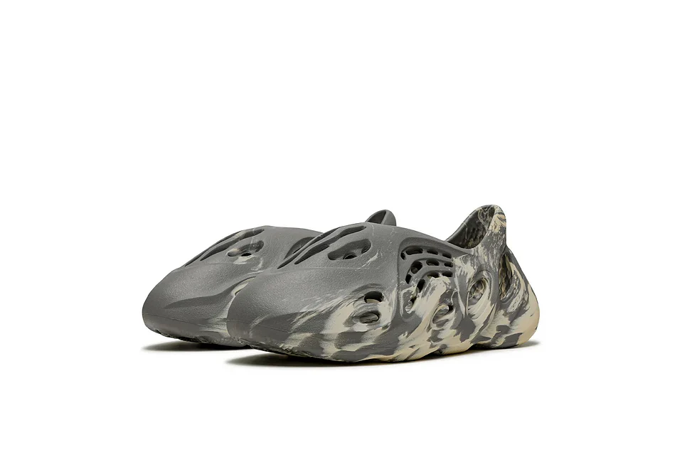 Yeezy Foam Runner Mxt Moon Grey - Image 2